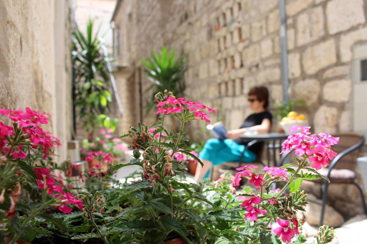 Street Garden Apartment Hvar Town Bagian luar foto