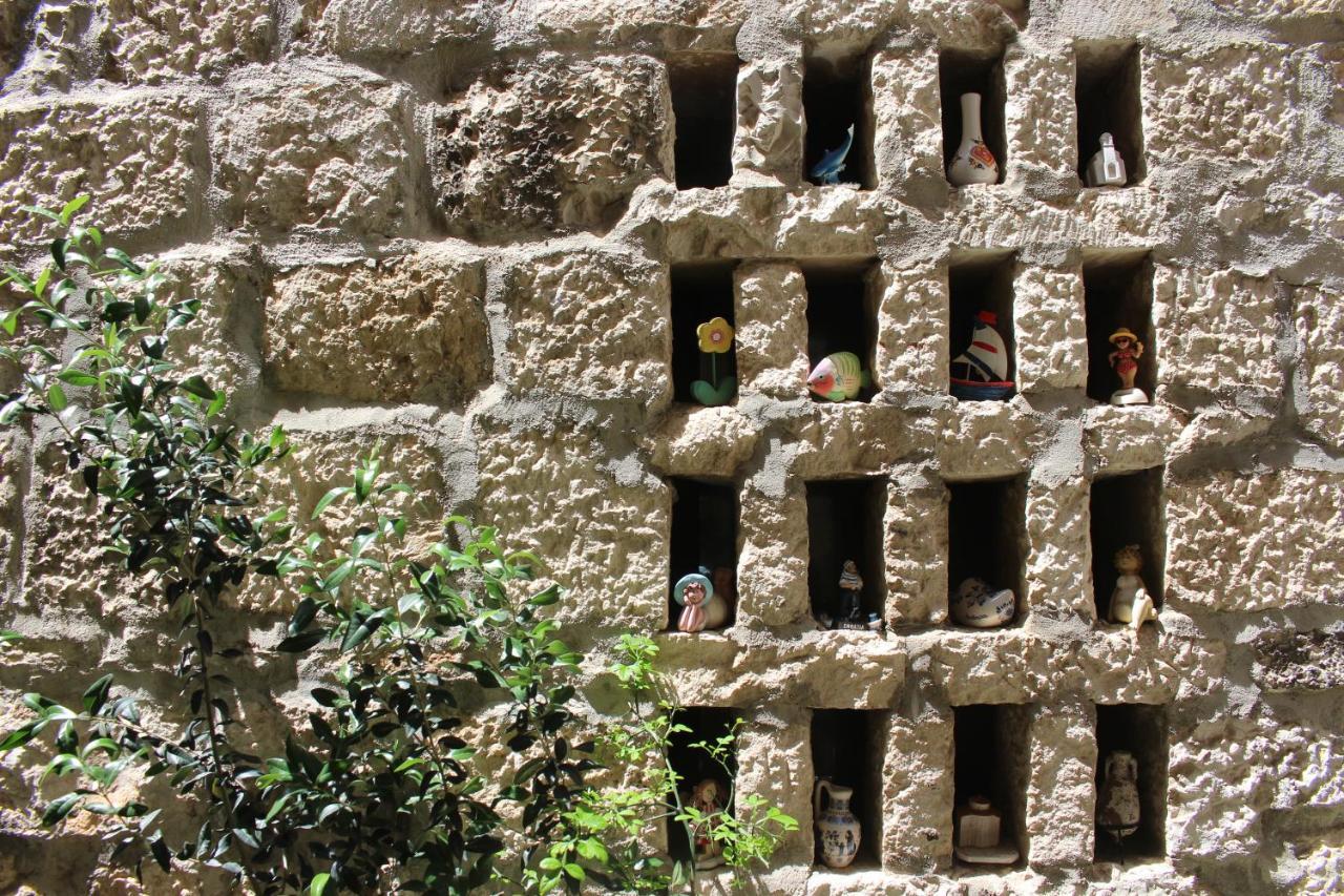 Street Garden Apartment Hvar Town Bagian luar foto