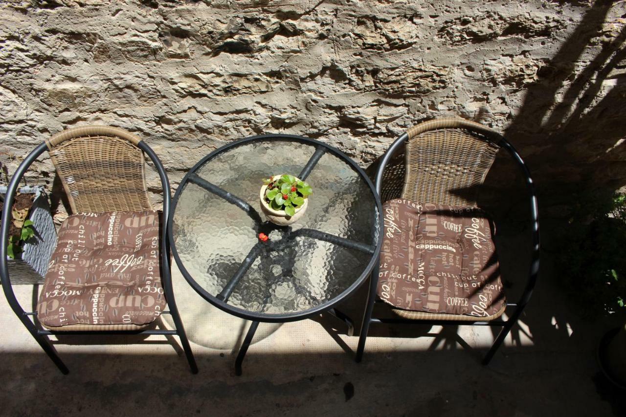 Street Garden Apartment Hvar Town Bagian luar foto